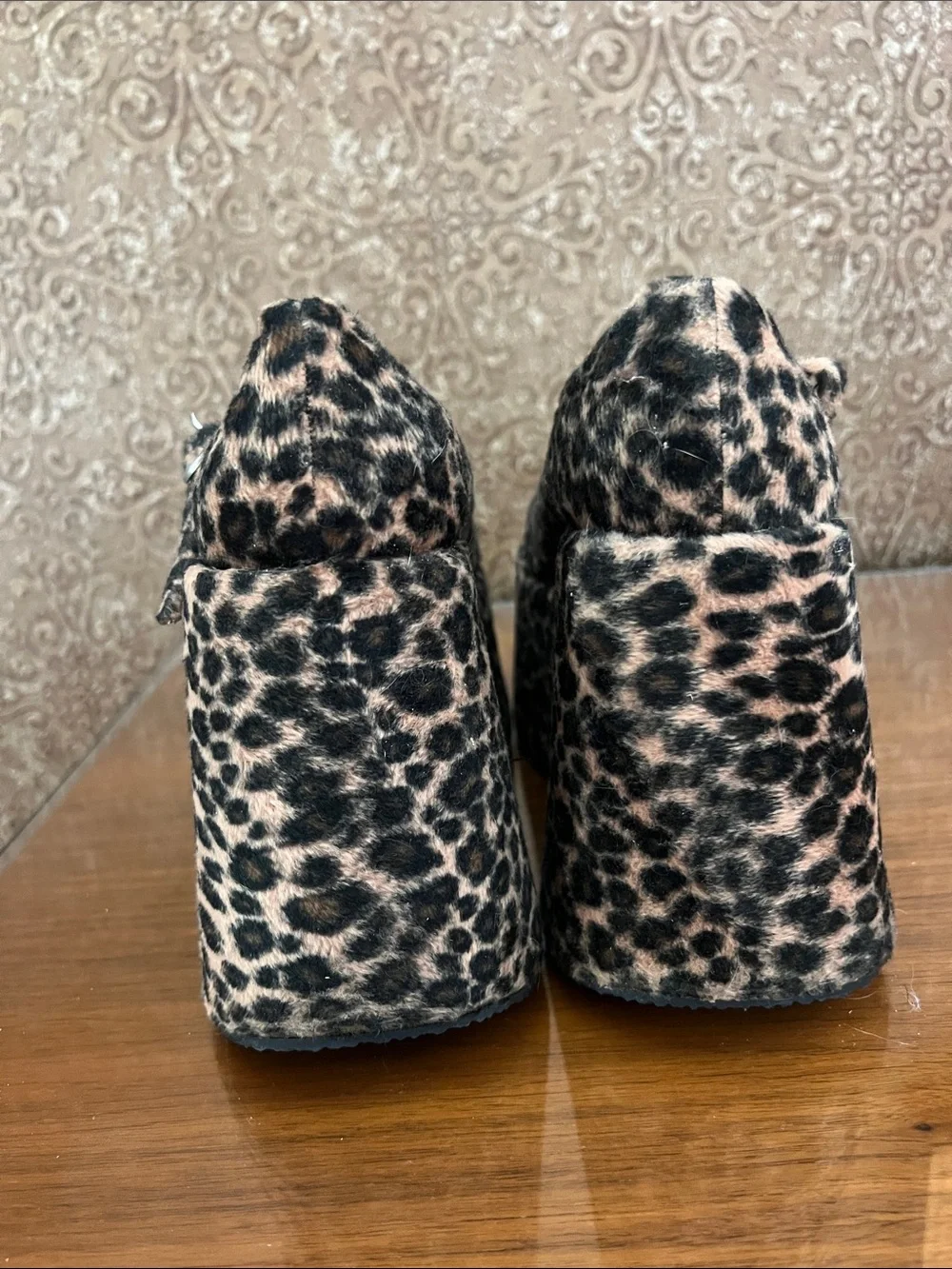 Leopard print fuzzy platforms size 7 to 7 1/2.. read description